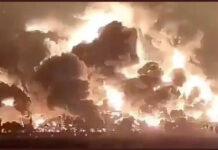 Kobaran api yang membakar kilang minyak Pertamina di Balongan, Indramayu, Jawa Barat, Senin (29/3/2021) dinihari. (Foto dari Twitter)