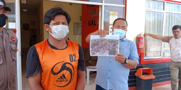 Rumakso Hadi (26), warga Sembulang Hulu, Galang harus berurusan dengan pihak kepolisian. Pasalnya, hutan seluas 1 hektar terbakar.