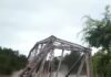 Jembatan ambruk, banjir bandang di Flores Timur, Minggu (04/04/2021)