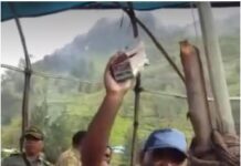 Video Bupati Yahukimo Abock Busup membagikan Dana Desa secara tunai kepada masyarakat
