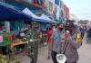Polsek Sekupang melalui Bhabinkamtibmas Tiban Baru kunjungi pasar Ramadhan Cipta Puri Tiban, Rabu (28/04/2021)