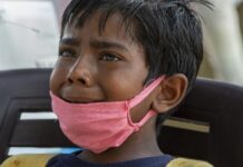 Otoritas India melaporkan lebih dari 1.100 kematian akibat virus Corona (COVID-19) dalam sehari di wilayahnya. Banyak anak di India harus kehilangan orang tuanya karena meninggal dunia akibat COVID-19. (Foto ilustrasi: dtc/AP Photo)