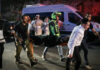Petugas medis dan anggota pasukan keamanan Israel mengevakuasi seorang pria yang terluka setelah runtuhnya tribun tempat duduk di sebuah sinagoga di pemukiman Israel di Givat Zeev di Tepi Barat yang diduduki di luar Yerusalem, pada 16 Mei 2021. (Noam Revkin Fenton / FLASH90)