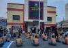 Kepolisian mengamankan seratus preman saat melakukan razia premanisme di sejumlah titik di Kota Makassar, Sulawesi Selatan, Sabtu (12/6). Foto: CNN Indonesia/Ilham