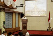 Wakil Wali Kota Batam, Amsakar Achmad, saat menghadiri Rapat Paripurna di DPRD Batam, Senin (21/6/2021).