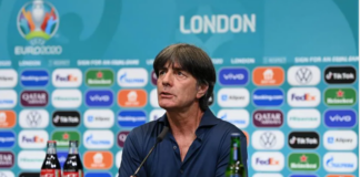 Pelatih Jerman Joachim Löw berbicara dalam jumpa pers usai kekalahan 2-0 dari Inggris pada Babak 16 Besar EURO 2020 di Stadion Wembley, London, Rabu (29/6/2021). (Uefa)