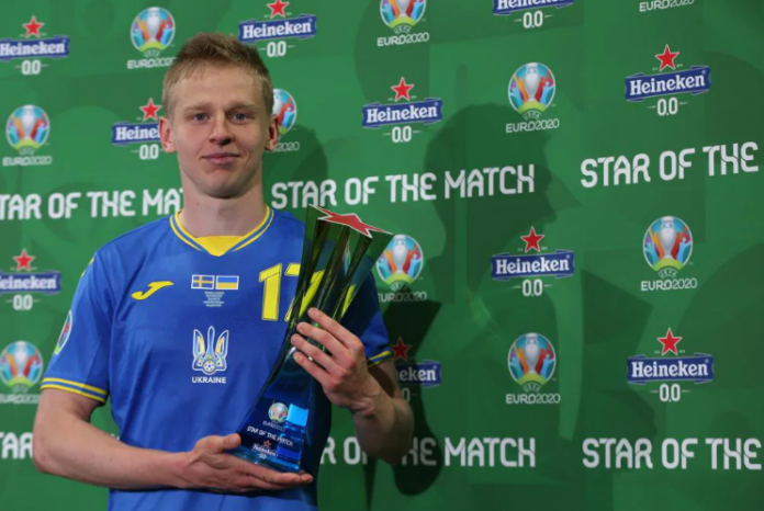 Gelandang Ukraina Oleksandr Zinchenko dinobatkan sebagai Bintang Pertandingan dalam kemenangan 2-1 atas Swedia di Babak 16 Besar EURO 2020. Packie Bonner, Pengamat Teknis UEFA, mengatakan: 