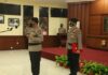 Kapolresta Barelang, Kombes Yos Guntur yang langsung memimpin upacara kenaikan pangkat pengabdian anggota, Rabu (02/06/2021) di Aula Anindhita Lantai 2 Polresta Barelang.