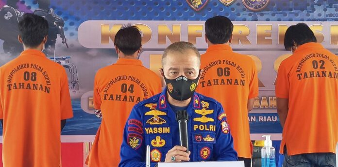Ditpolair Korpolairud Baharkam Mabes Polri, kembali mengamankan Kapal Ikan Asing (KIA) berbendera Vietnam di perairan Natuna, Kepulauan Riau. Ditpolair Korpolairud Baharkam Mabes Polri, kembali mengamankan Kapal Ikan Asing (KIA) berbendera Vietnam di perairan Natuna, Kepulauan Riau.