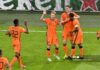 Pemain depan Belanda Wout Weghorst (tengah) merayakan dengan rekan satu timnya setelah mencetak gol kedua selama pertandingan sepak bola Grup C UEFA EURO 2020 antara Belanda dan Ukraina di Johan Cruyff Arena di Amsterdam pada 13 Juni 2021. Olaf Kraak / POOL / AFP