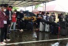 Puluhan Tenaga Kerja Indonesia (TKI) ilegal ditangkap Polres Bintan di Pelabuhan Gentong Tanjunguban Kabupaten Bintan