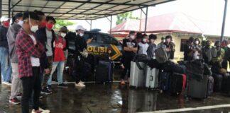 Puluhan Tenaga Kerja Indonesia (TKI) ilegal ditangkap Polres Bintan di Pelabuhan Gentong Tanjunguban Kabupaten Bintan