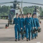Xu Fengcan (pertama dari kiri) bersama rekan-rekannya sesama pilot pesawat tempur China. (Sumber: People's Daily)