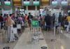 Foto calon penumpang di bandara halim Perdanakusuma