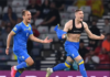Striker Ukraina Artem Dobvkyk memamerkan "bra" saat melakukan selebrasi atas golnya yang membawa timnya ke perempat final EURO 2020 lewat kemenangan perpanjangan waktu melawan Swedia, Selasa (29/6/2021).