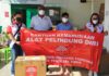Perhimpunan Indonesia Tionghoa Provinsi Nusa Tenggara Timur (INTI NTT) menyerahkan bantuan 50 baju hazmat kepada DR Fima Inabuy selaku Ketua Laboraturium Biologi Molekuler Kesehatan Masyarakat NTT, Rabu (25/8/2021). 