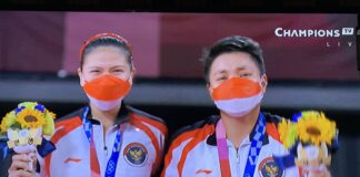 Greysia Polii/Apriyani Rahayu meraih medali emas Olimpiade Tokyo 2020 dari cabang olahraga bulu tangkis, setelah mengalahkan pasangan China Chen Qing Chen/Jia Yi Fan dengan skor 21-19, 21-15 dalam tempo 55 menit pada laga final di Lapangan 1 Musashino Forest Sport Plaza, Tokyo, Senin (2/8/2021) pagi WIB. (Foto dari Twitter)