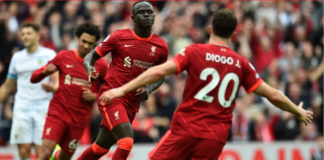 Diogo Jota dan Sadio Mane merayakan gol kedua Liverpool yang dicetak Mane di Anfield pada pekan kedua Liga Inggris 2021/22, Sabtu (21/8/2021). (Foto: liverpoolfc.com) 