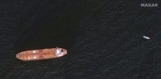 Citra satelit menunjukkan Mercer Street Tanker yang rusak ditambatkan di lepas pantai Fujairah, Uni Emirat Arab, pada 4 Agustus 2021. (Foto: Hak cipta citra satelit 2021 Maxar Technologies/Handout via REUTERS via CNA)
