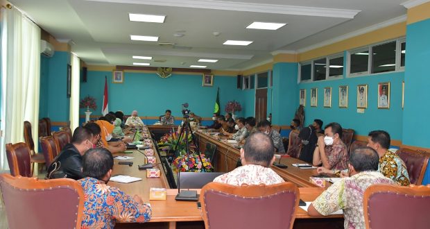 Tim Kemenko Kemaritiman RI melaksanakan pertemuan bersama Pemerintah Daerah Kabupaten Natuna bertempat di Ruang Rapat Lantai 2 Kantor Bupati Natuna, 23/09/2021.