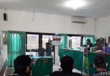 Sidang perdana kasus Nani takjil sianida di PN Bantul, Kamis (16/9/2021). Foto: Pradito Rida Pertana/detikcom