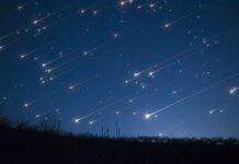 Foto Ilustrasi hujan meteor(SHUTTERSTOCK/SKY2020)