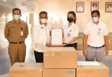 PT Shimano Batam menyerahkan bantuan sebanyak 120.000 pcs masker kepada Pemerintah Kota (Pemko) Batam