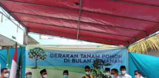Peringatan Hari Menanam Pohon dan Pengesahan Gerakan Menanam Pohon LPBI PCNU Tangerang Selatan di Pondok Pesantren Al Tsaniyah, Serpong, Minggu (28/11/2021). Foto: Alvian Lamaberaf
