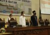 Penandatangan berita acara persetujuan bersama antara Pemko Batam dan DPRD Batam