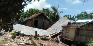 Sejumlah rumah di Kabupaten Kepulauan Selayar, Sulsel, rusak akibat gempa bumi M 7,4 yang terjadi di NTT. (SAR Selayar)