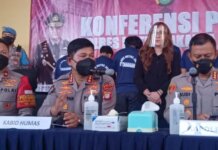 Kabid Humas Polda Metro Jaya, Kombes Pol Endra Zulpan saat rilis kasus pengeroyokan lansia di Jaktim. /PMJ News/Yeni