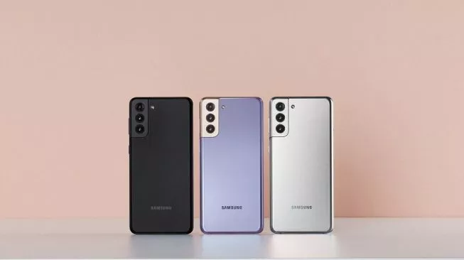 Harga Samsung Galaxy S22 bocor di internet. Kabarnya penerus Galaxy S21 itu akan dijual mulai Rp 12,8 juta. Foto: Samsung Galaxy S21 Plus. [Samsung Indonesia]