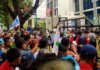 uruh menggelar aksi unjuk rasa menolak Permenaker JHT di DPRD Sumut. [Suara.com/M.Aribowo]
