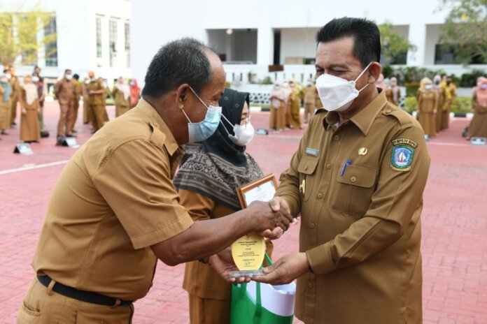 Gubernur Kepulauan Riau H Ansar Ahmad  menyampaikan terimakasih dan memberikan apresiasi atas pengabdian yang telah diberikan oleh para PNS yang telah memasuki masa purna bhakti di tahun 2022