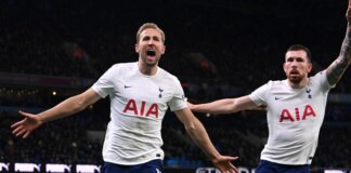 Harry Kane merayakan gol untuk Tottenham ke gawang Manchester City