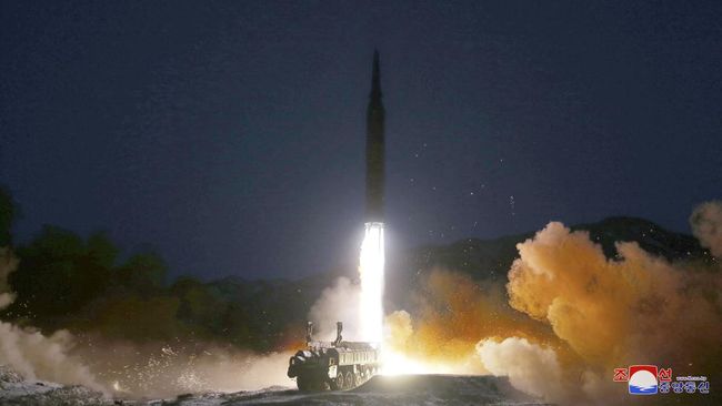 Foto ilustrasi. Rudal Korea Utara. (via REUTERS/KCNA)