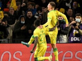 Para pemain Nantes merayakan gol kedua Quintin Merlin ke gawang Paris Saint-Germain.