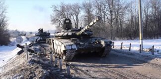 Tank Rusia berangkat ke Rusia setelah latihan bersama Rusia dan Belarusia di lapangan tembak dekat Brest [Kementerian Pertahanan Rusia/AFP via al Jazeera]