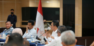Wali Kota Batam, Muhammad Rudi, bersama Wakil Wali Kota Batam, Amsakar Achmad, memimpin rapat Forum Koordinasi Pimpinan Daerah (Forkopimda) Kota Batam di Kantor Wali Kota Batam, Selasa (29/3/2022).