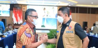 Kepala BNPB, Letjen TNI Suharyanto bersama Sekda Kota Batam