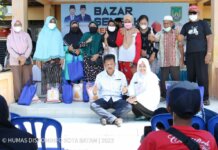 Wali Kota Batam Muhammad Rudi turun langsung meninjau pelaksanaan Program Sembako Murah jelang Ramadhan 1443 Hijriah di sejumlah kecamatan, Selasa (29/3).
