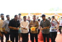 Gubernur Ansar saat meresmikan cabang Martabak Har Uniba Batam Center, Sabtu (26/03/2022).