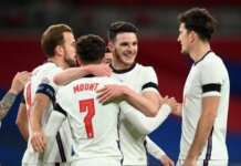 Skuad timnas Inggris saat merayakan gol ke gawang Islandia, Kamis (19/11/2020) dini hari WIB.(AFP/MICHAEL REGAN )