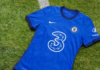 Perusahaan telekomunikasi Three telah meminta Chelsea untuk menghapus logo mereka dari jersey The Blues. Pasukan Thomas Tuchel akan mengenakan kaus tanpa logo sponsor saat melawan Newcastle United pada hari Minggu.