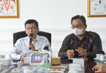 Kepala Dinas Kominfo Kepri Hasan dan Ketua KPID Kepri Henky Mohari
