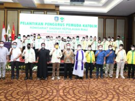 Gubernur Kepri Ansar Ahmad pada Pelantikan Pengurus Pemuda Katolik Komisariat Daerah Kepulauan Riau di Hotel Swiss Bell, Batam, Sabtu (26/03/2022).