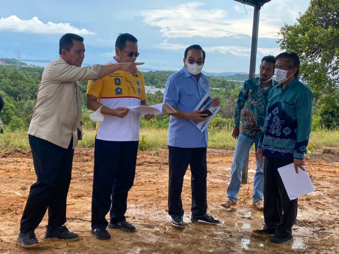 Ketua MPR Bambang Soesatyo bersama Gubernur Kepulauan Riau Ansar Ahmad meninjau titik pendaratan (landing point) Jembatan Batam-Bintan (Babin) Kamis (17/3/2021) siang.