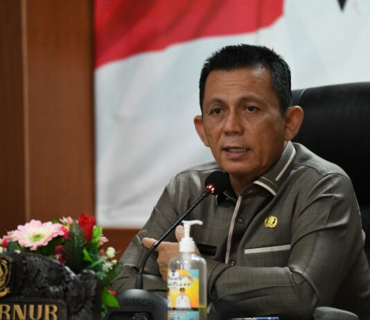 Gubernur Ansar di ruang kerjanya, Kantor Gubernur Kepri, Dompak, Tanjungpinang, Jum'at (18/03/2022).