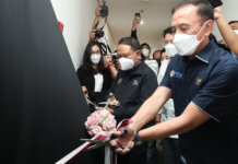 Ketua Umum PSSI Mochamad Iriawan dan Menpora RI Zainudin Amali saat prosesi pengguntingan pita sebagai simbol peresmian PSSI Medical Centre pada Senin 14 Maret 2022 (Dok. PSSI)