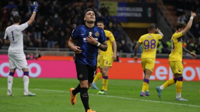 Lautaro Martinez dibuat frustrasi oleh ofisial pertandingan saat hasil imbang 1-1 vs Fiorentina di Serie A. 